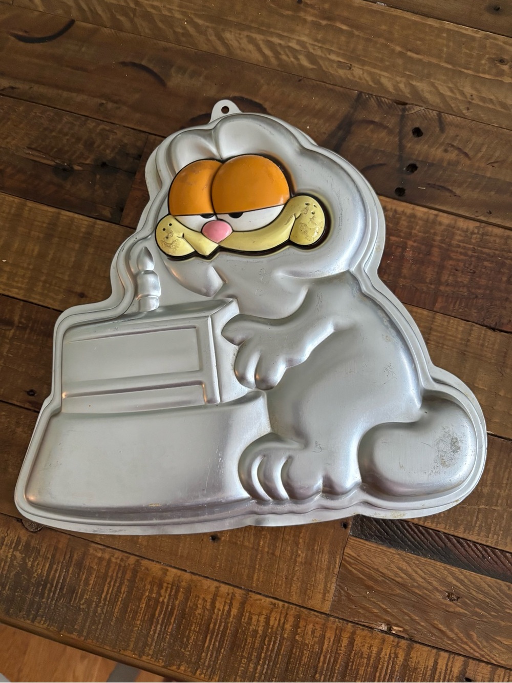 Wilton Garfield Cake Pan Mold in Silver with Orange and Yellow Accents
